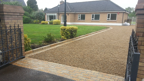 Gold Granite 20x10 Cobbles , Kerbs & Shannon Gold 14mm Chippings